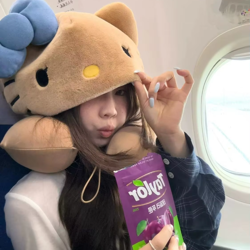 Hello Kitty Hooded Pillow Neck - Travel Accessories On Plane recension och pris